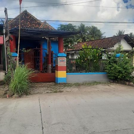 Red Beach Homestay Pasanggaran Eksteriør billede